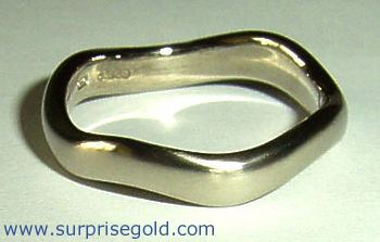 Mans wavy wedding ring